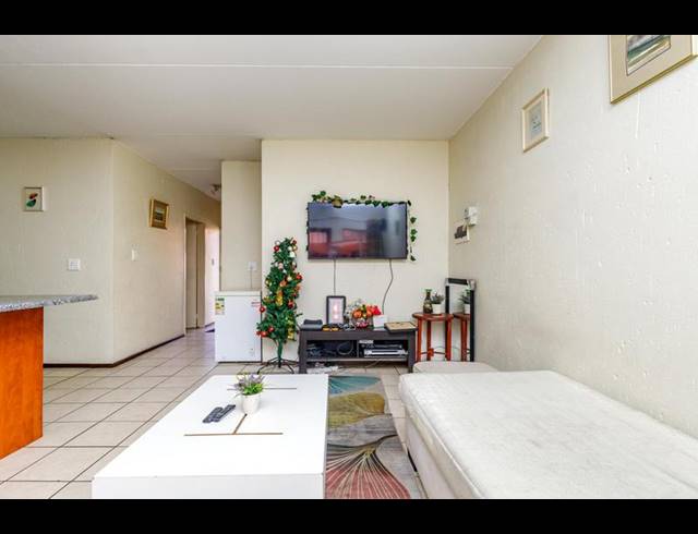 2 BEDROOM APARTMENT FOR SALE IN COMET